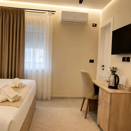 Gasthuis Adna Center 4*